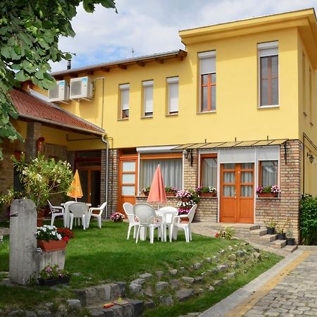 Mediterrán Vendégház Kecskemét Exterior foto