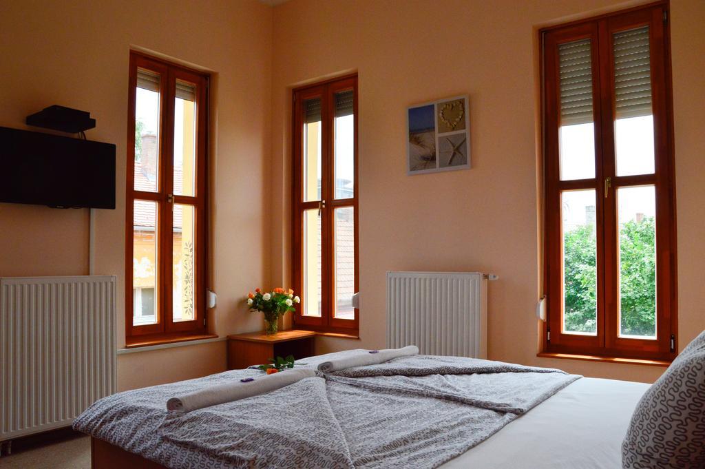 Mediterrán Vendégház Kecskemét Exterior foto