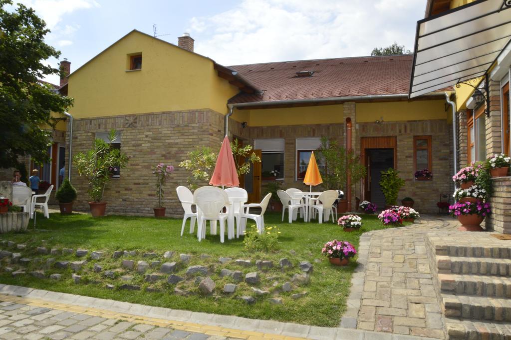 Mediterrán Vendégház Kecskemét Exterior foto