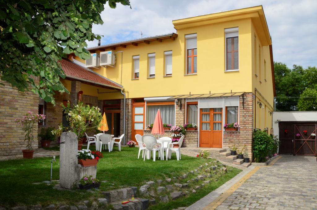 Mediterrán Vendégház Kecskemét Exterior foto