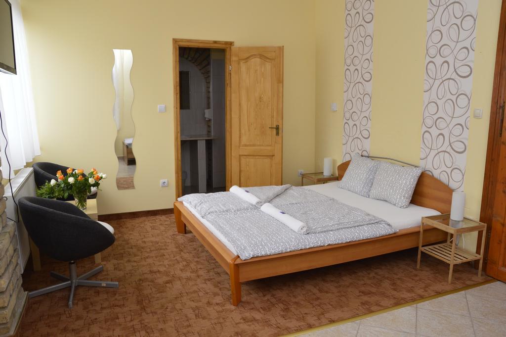 Mediterrán Vendégház Kecskemét Exterior foto