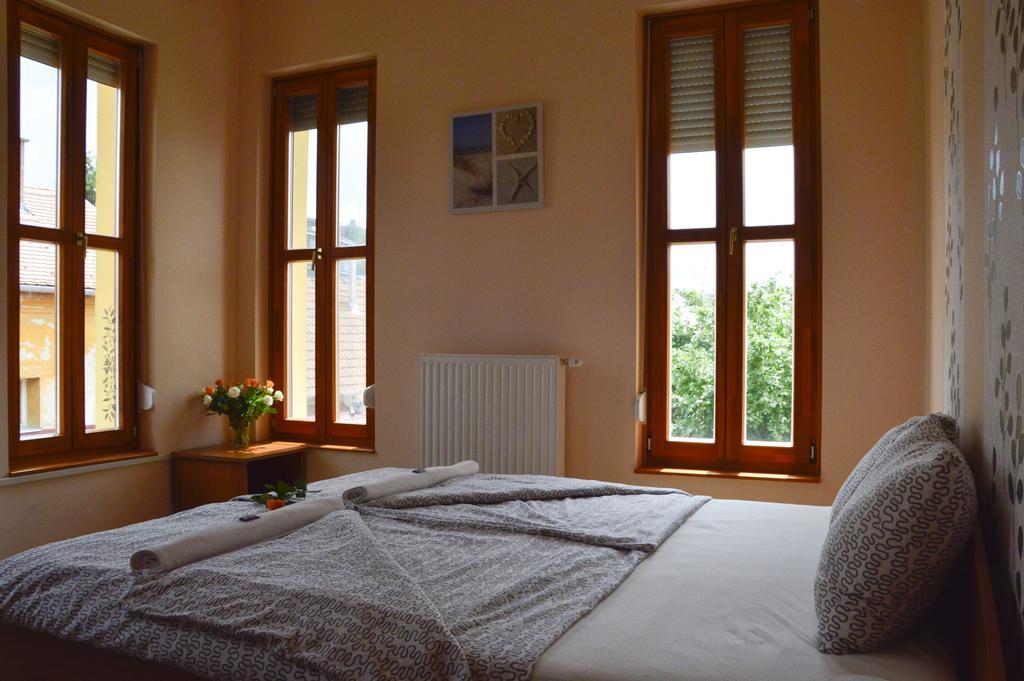 Mediterrán Vendégház Kecskemét Exterior foto