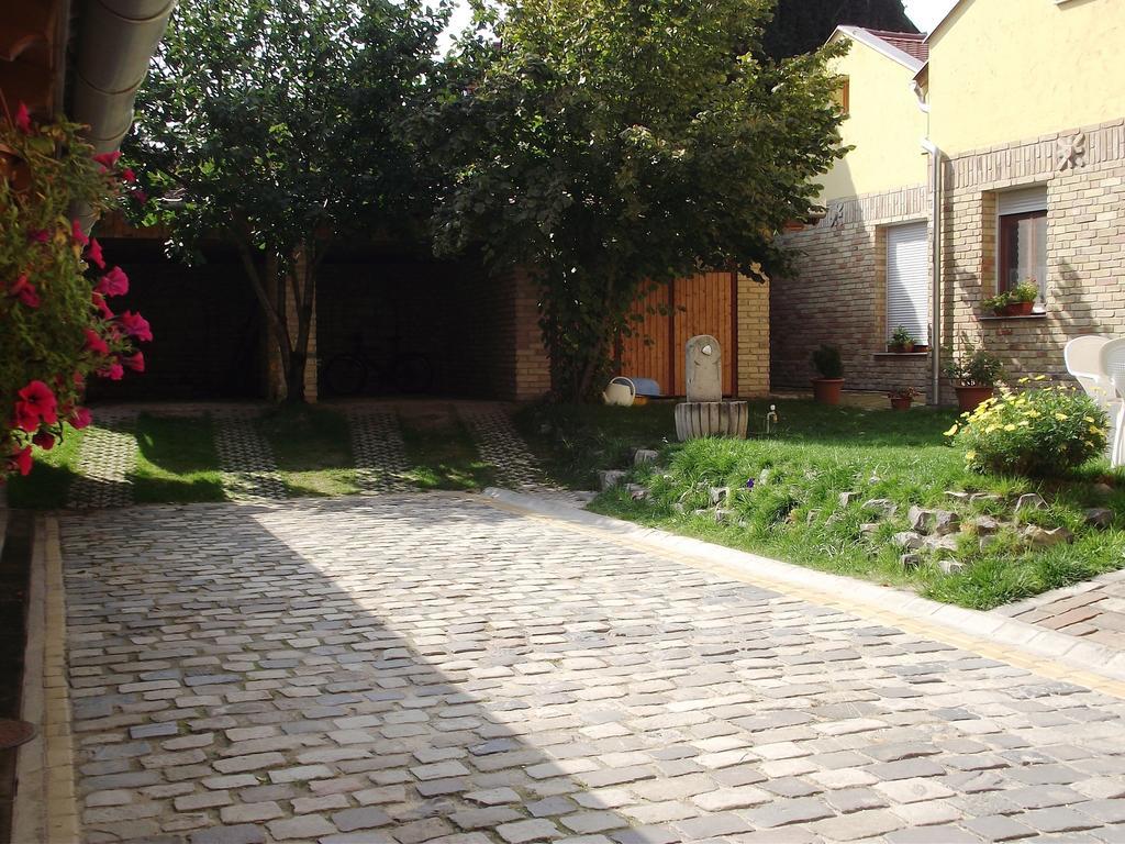 Mediterrán Vendégház Kecskemét Exterior foto