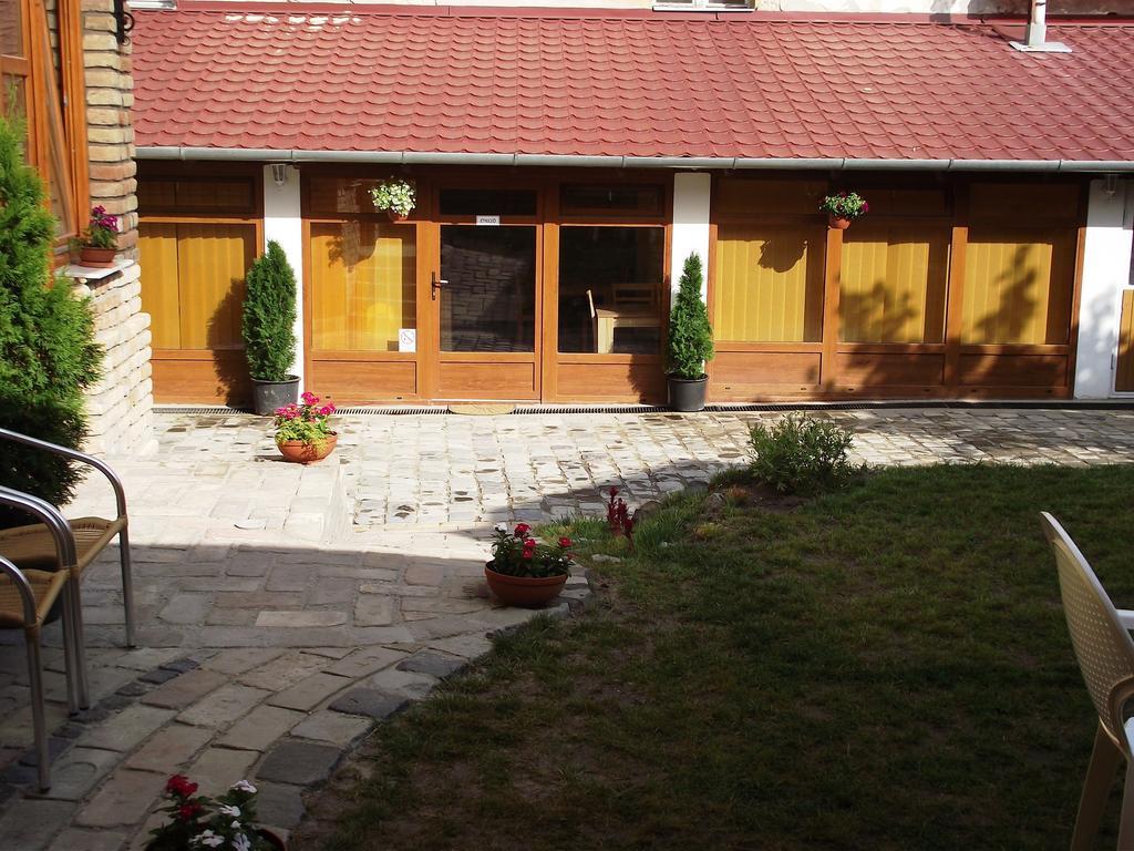 Mediterrán Vendégház Kecskemét Exterior foto